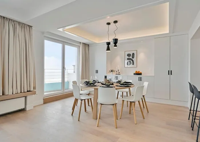 Huswell - Panoramic Seaview In 't Zoute Apartment